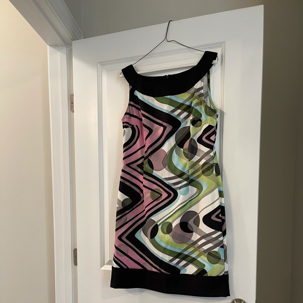 Elegant scoop neck sleeveless dress